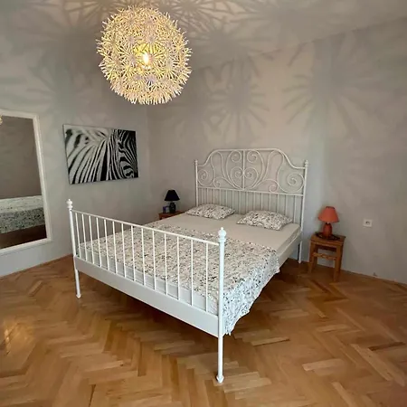 Nyaraló Nadalina Debeljak